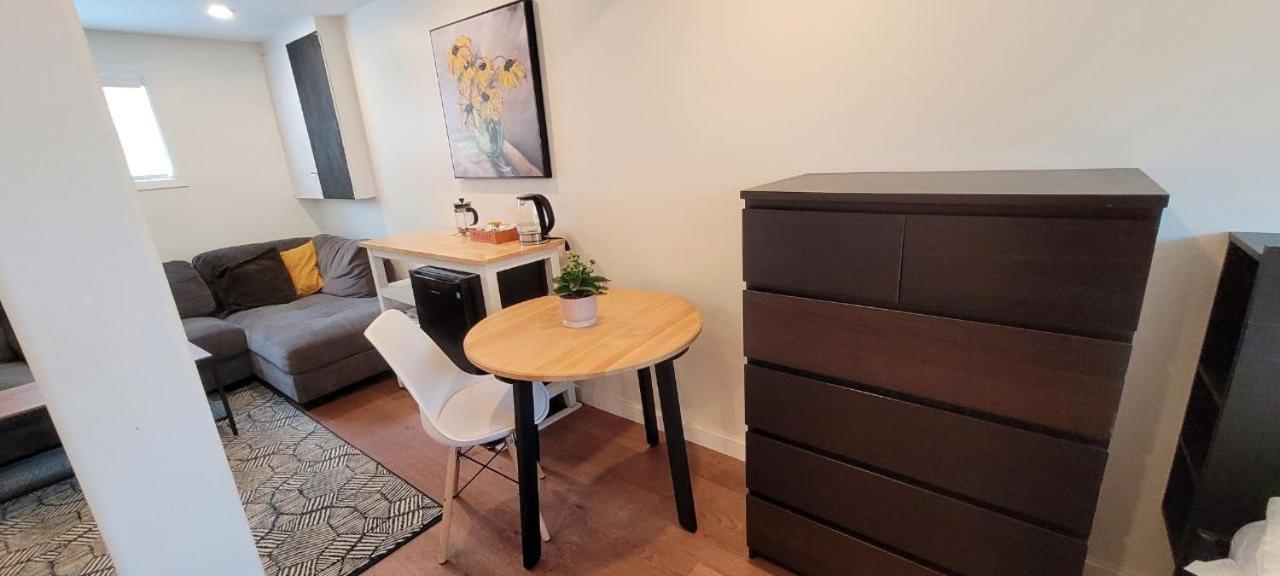 Homestay Private Studio House Calgary