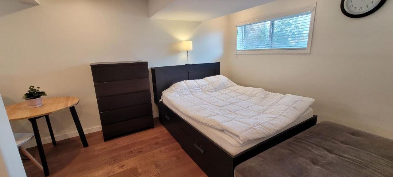 Private Studio House Homestay Calgary