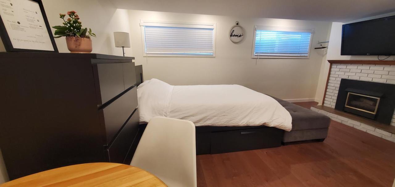 Private Studio House Homestay Calgary